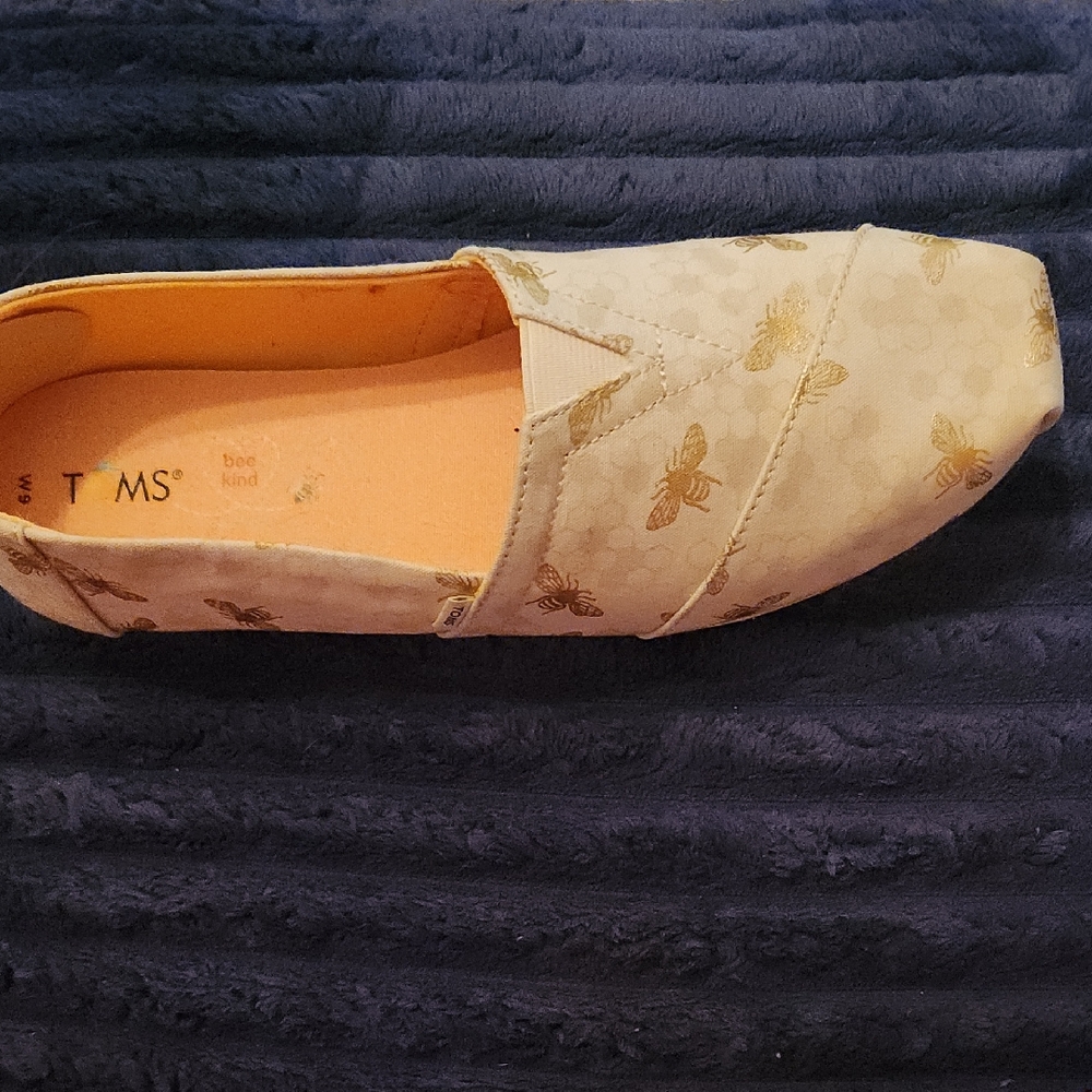 Toms Birch Foil Bumble Bees Alpargata - Beige with Gold Accent
